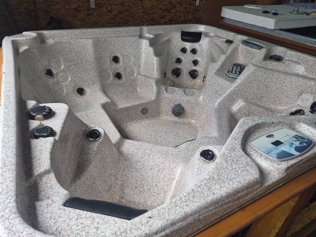 2010 Arctic Spas Summit Signature – Fully Refurbished!