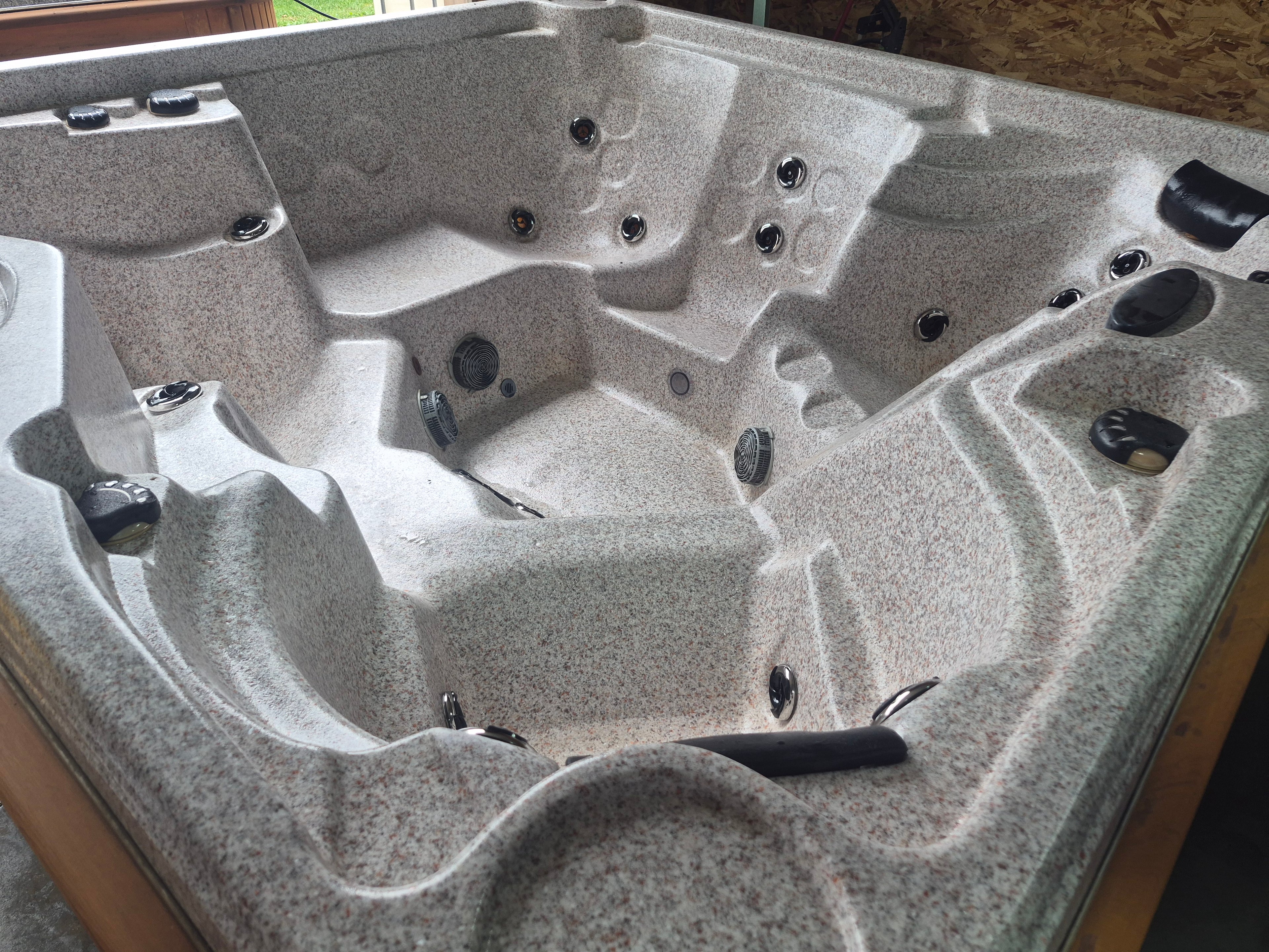 2010 Arctic Spas Summit Signature – Fully Refurbished!