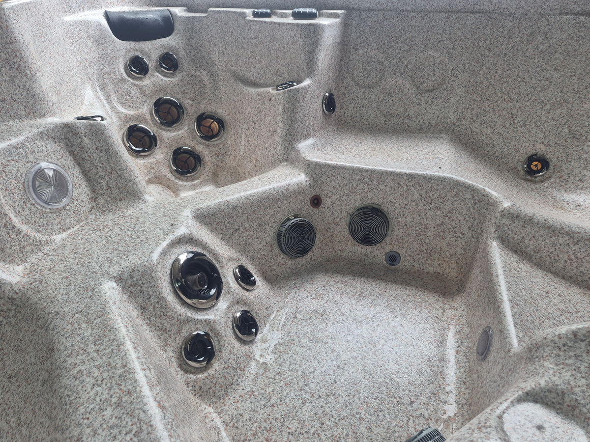 2010 Arctic Spas Summit Signature – Fully Refurbished!