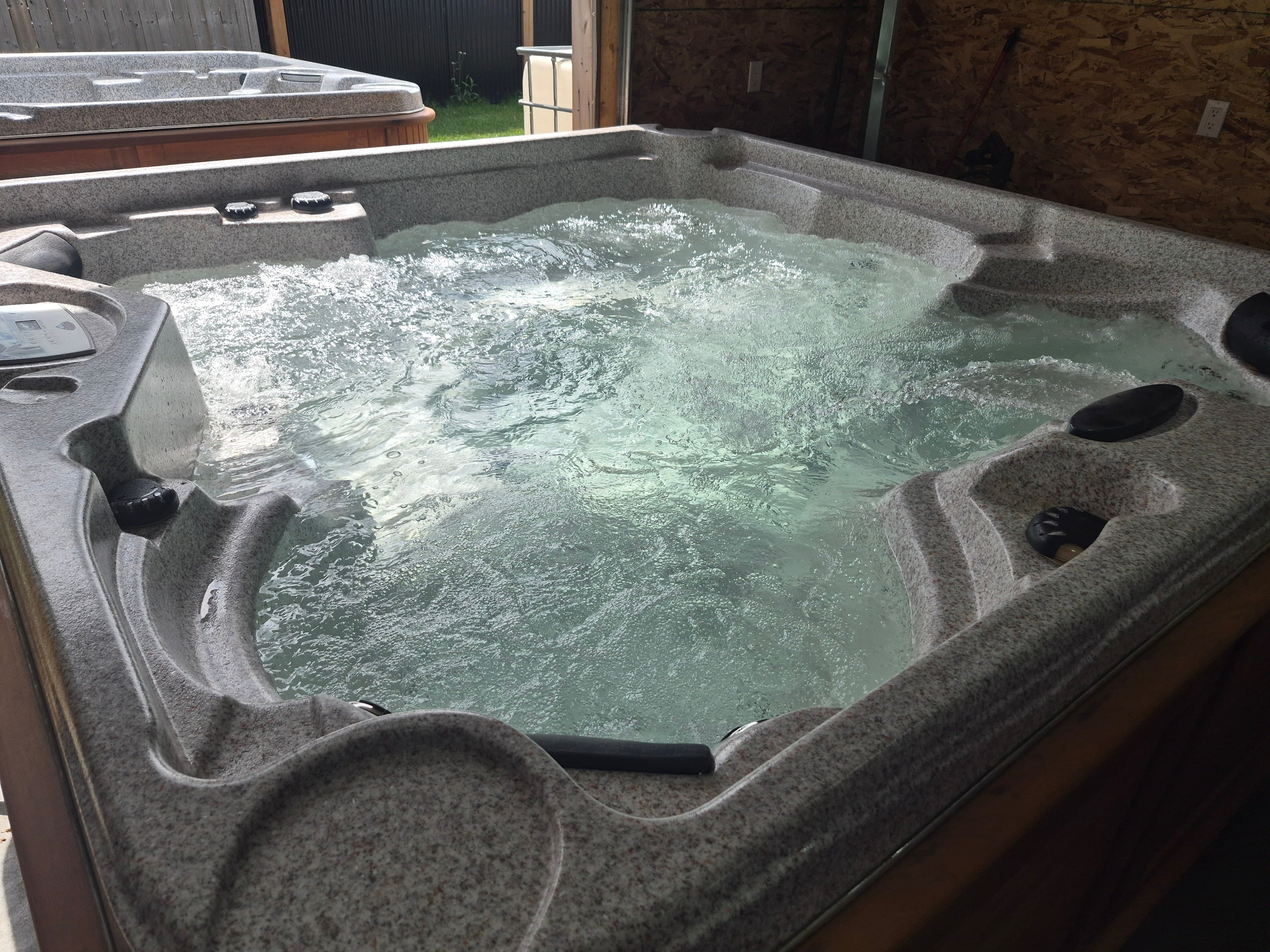 2010 Arctic Spas Summit Signature – Fully Refurbished!
